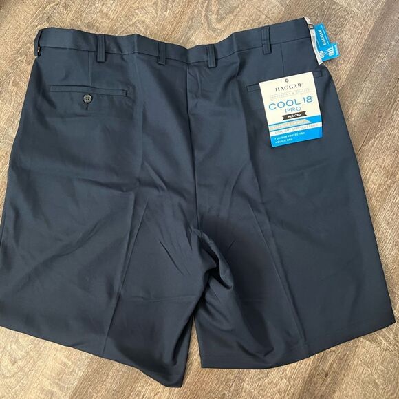 Haggar Cool 18 PRO Classic-Fit Pleated Shorts- Size 46W - Picture 2 of 7
